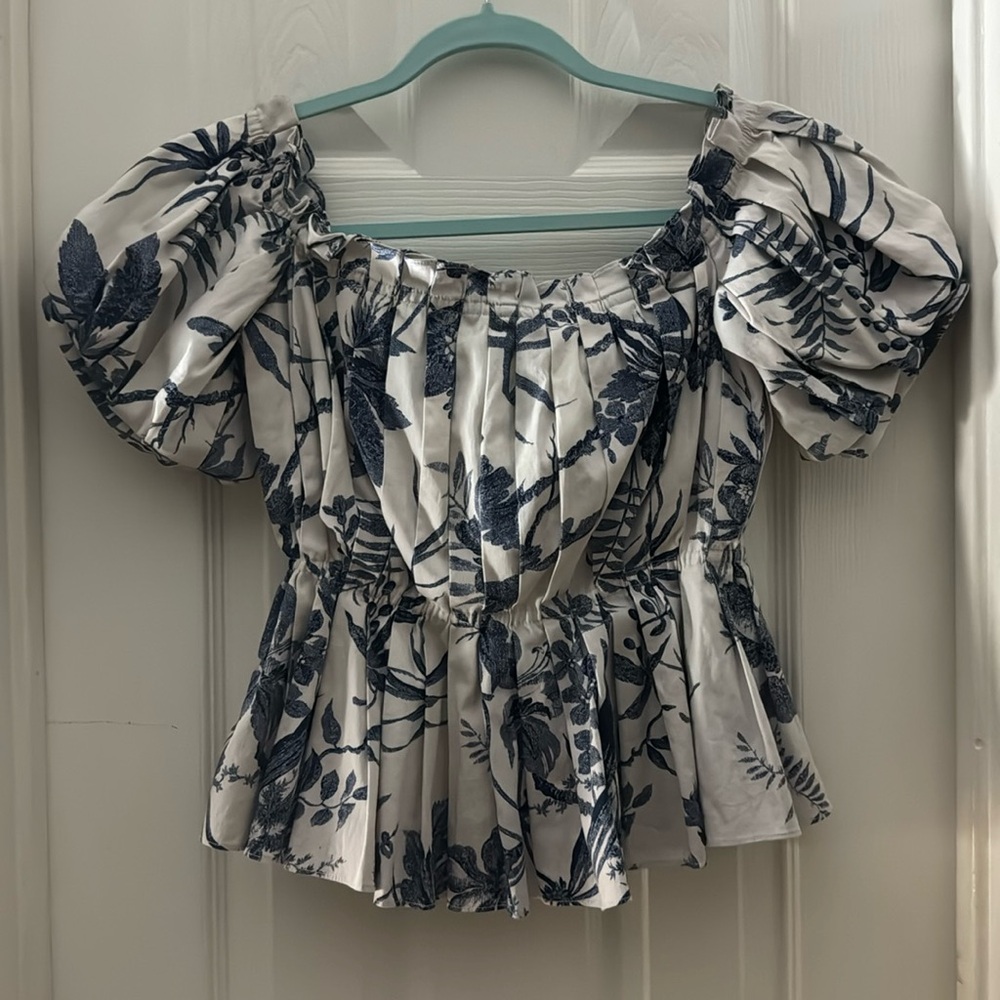 Floral Square Neck Puff Sleeve Peplum
Top. Size 6